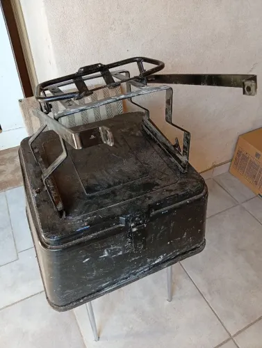 Caixa com suporte, completo.