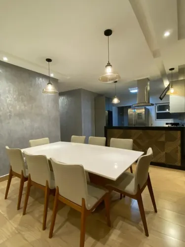 Casa para venda tem 249 metros quadrados com 5 quartos