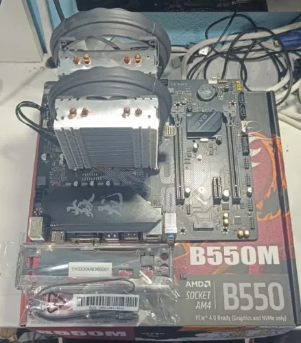 OFERTA-KIT GAMER RYZEN-SOYO B550M + Ryzen 7 3700X + 8GB DDR4 3200MHz + Air Cooler RGB Fixo