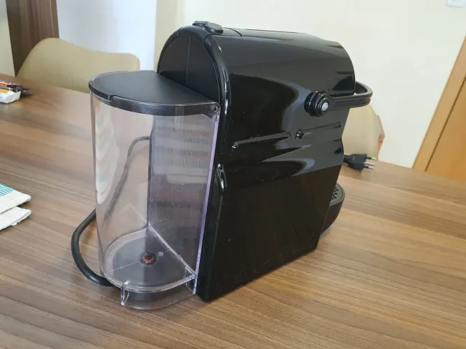 Cafeteira Nespresso Inicia usada