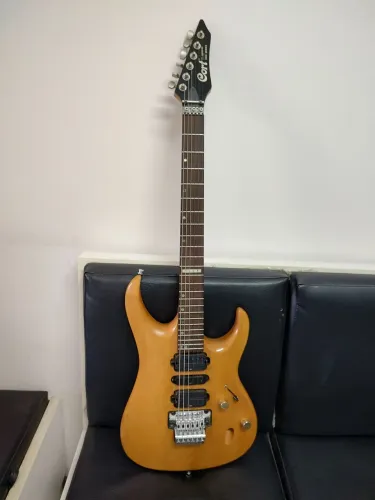 Guitarra Cort ViVA Series Made in Korea Com Captadores Ibanez 