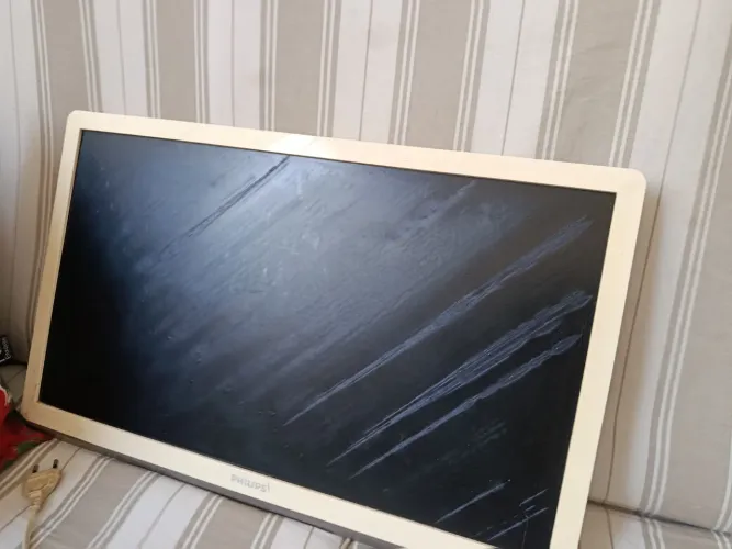 Tv PHILIPS 24
