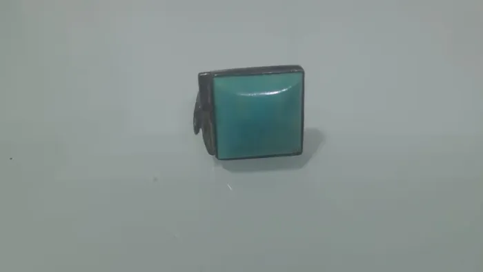 anel de prata com pedra azul turquesa quadrada