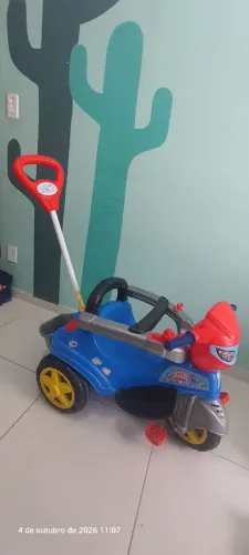 Carrinho de Passeio Infantil com empurrador e pedal Maral