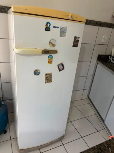 Geladeira consul usada de degelo seco (antiga, mas funciona)