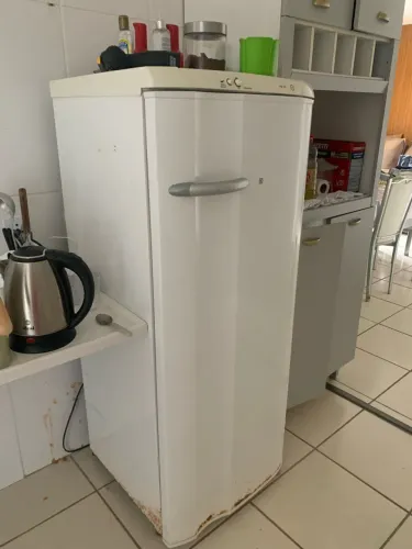 Geladeira no precinho pra sair logo