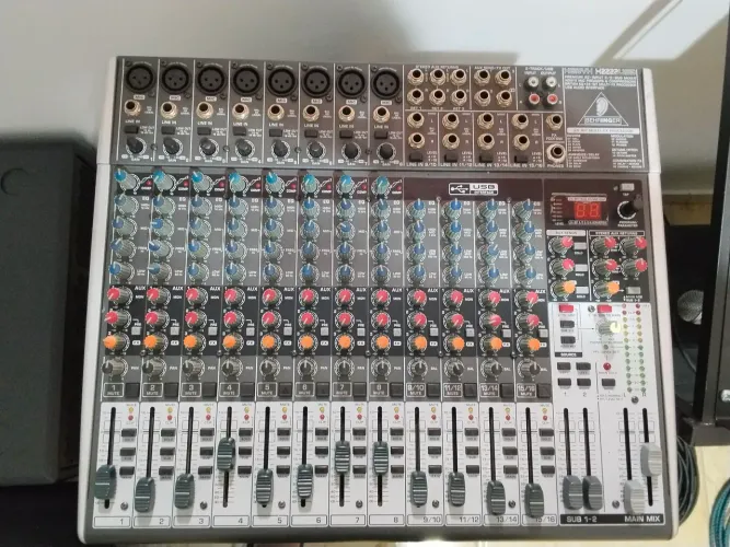Mesa de Som Behringer Xenyx 2222USB - Revisada e 100% Funcional!<br>