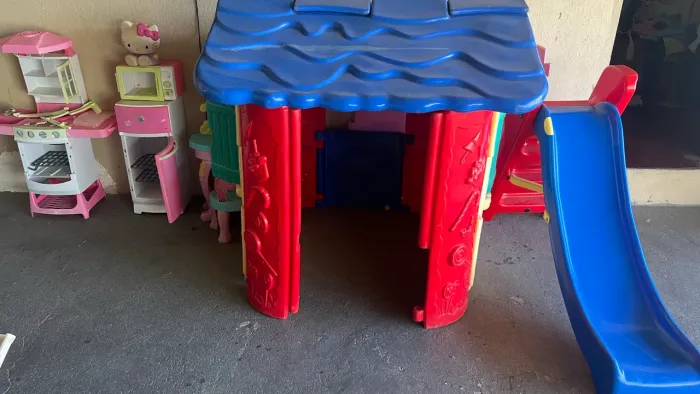 Vendo casa e escorregador  infantil 