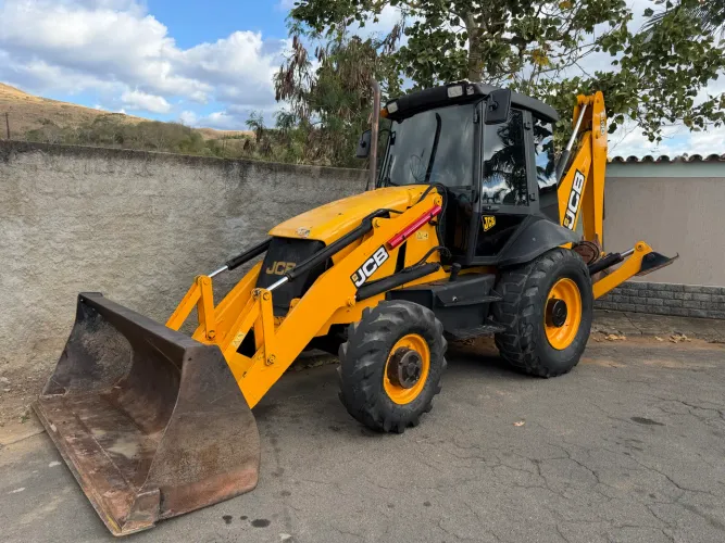 JCB 2014 4x4 CABINADA