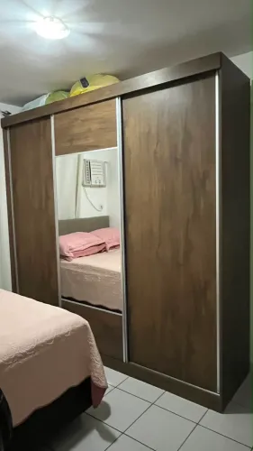 Vendo guarda-roupa de casal