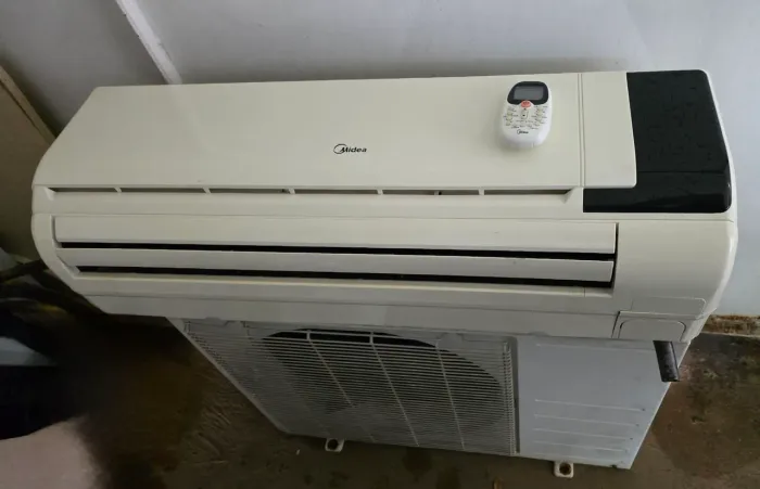 Ar condicionado Midea 12000btus, precisa trocar capacitor