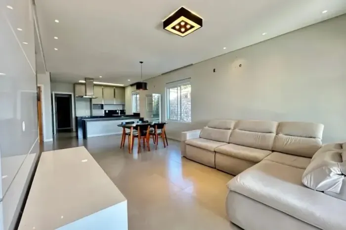 Casa Geminada para Locação em Florianópolis, Centro, 4 dormitórios, 4 suítes, 5 banheiros