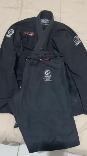 Kimono Brazil Combat - Muito Novo