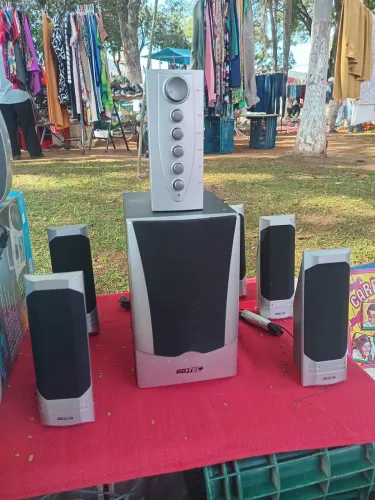 Conjunto de som multimídia.