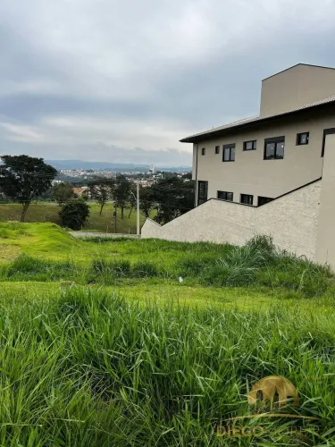 Terreno à Venda em Excelente Condomínio Atibaia/SP
