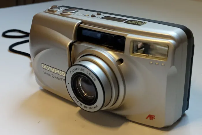 Câmera Analógica Olympus Infinity Zoom 105 (MJU / Stylus)