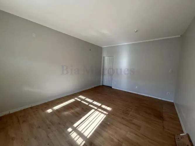 Imovel comercial com 4 salas e 4 banheiros à Venda, 298 m²
