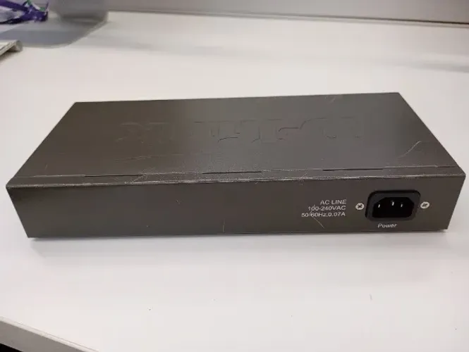 Switch D-Link 10/100 DES-1016 A 16 Portas
