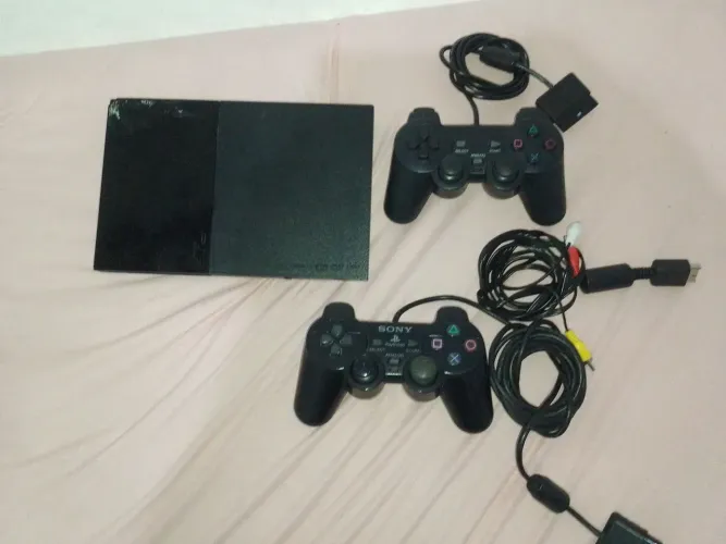 PS2 funcionando perfeitamente com cabos,controles,18 jogos