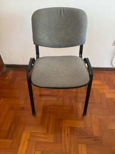 Cadeira computador - 40cm de altura do assento, 46cm de largura, 42 cm de profundidade.