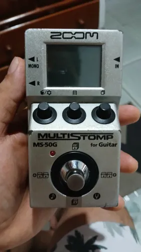 Pedaleira Zoom MS50G.
