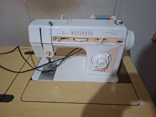 Maquina de costura singer facilita plus profissional completa