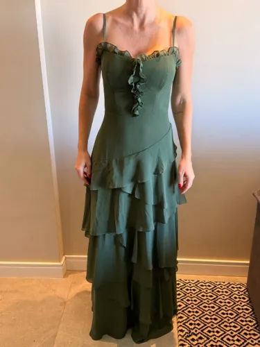 LINDO VESTIDO DE FESTA VERDE - USADO APENAS UMA VEZ !