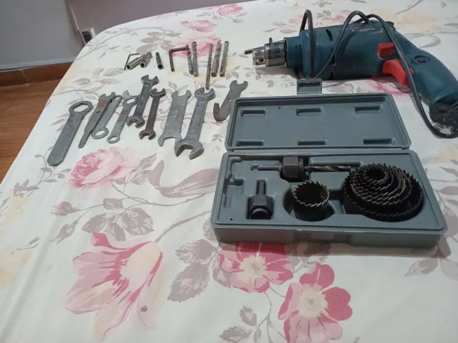 Kit de Ferramentas Completo Usado - Furadeira + Brocas + Serra Copo + Chaves