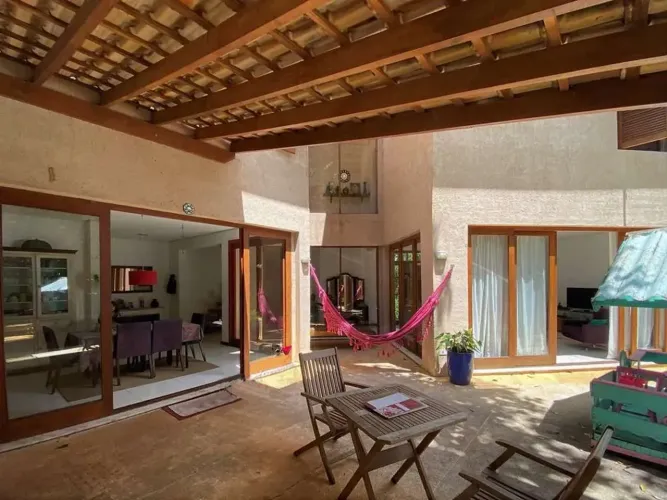 VENDE CASA RÚSTICA CONTEMPORÂNEA, MELHOR LOCALIZAÇÃO DA FAZENDINHA GRANJA VIANA COM 3 DORM