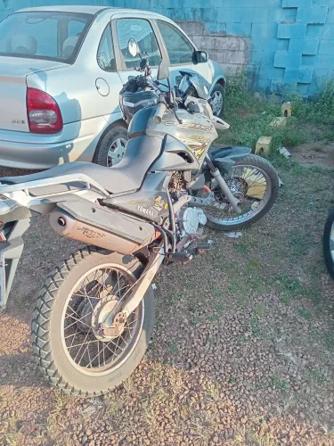 Vende se uma moto crosser em dias só transferir