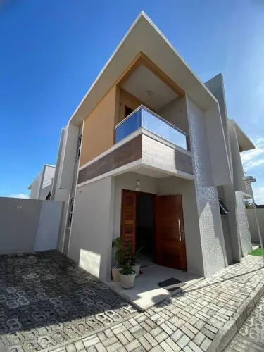 Casa duplex com 2 suítes + quintal privativo