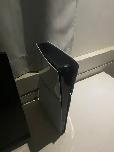 PlayStation 5 Slim 1T em estado de novo.