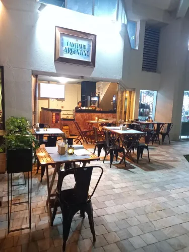 COZINHEIRA E AUXILIAR DE COZINHA