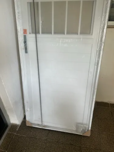 Porta nova branca