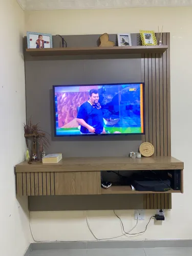 Vendo Painel de Tv - Ripado Moon Buriti/Fendi