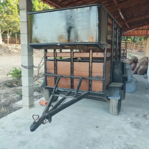 Vendo reboque para 02 animais