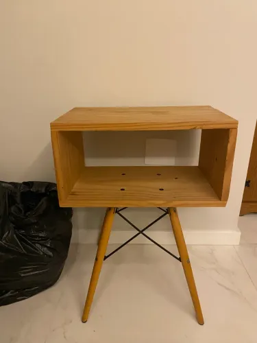 Mesa de Cabeceira Pés Palitos