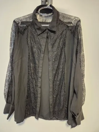 camisa feminina preta com renda