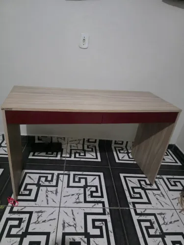 Vendo mesa com 2 gavetas