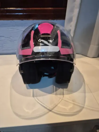 Capacete Norisk Downtown Provenza (aberto) - Cor Preto/Rosa Tamanho 58 + Capa de proteção