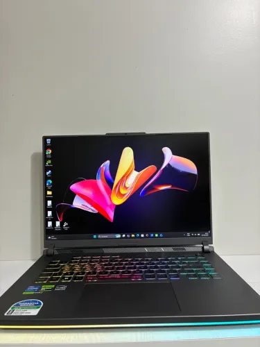 Notebook gamer Asus Rog Strix G16 i7 13650HX RTX 4050 IMPECÁVEL
