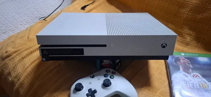Console Xbox One + 4 jogos