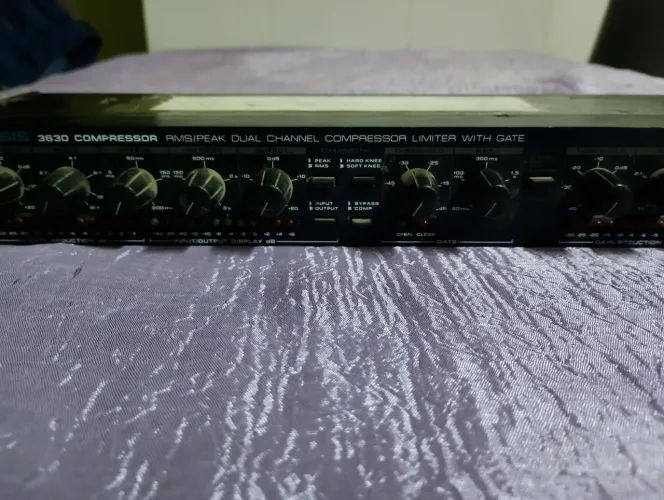 Compressor Alesis 3630