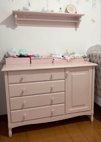 Cômoda e prateleira bebê