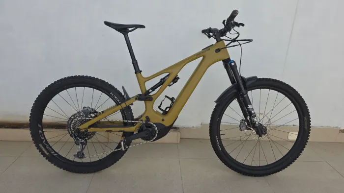 E-Bike Specialized Levo Carbon 2025