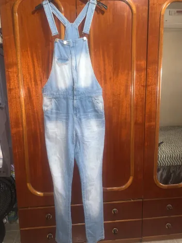 Macacão jeans feminino tamanho M