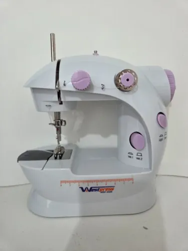 Máquina de costura portátil Westpress modelo WEST-222N, bivolt e desig compacto