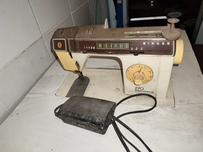 Máquina de costura Singer 270