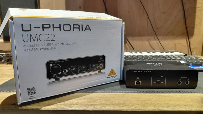 Interface de áudio Behringer UMC22