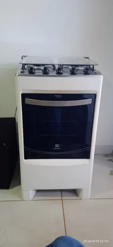 Vendo fogão Eletrolux 4 vcs em excelente estado de conservação